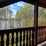 Lakeside Pilke